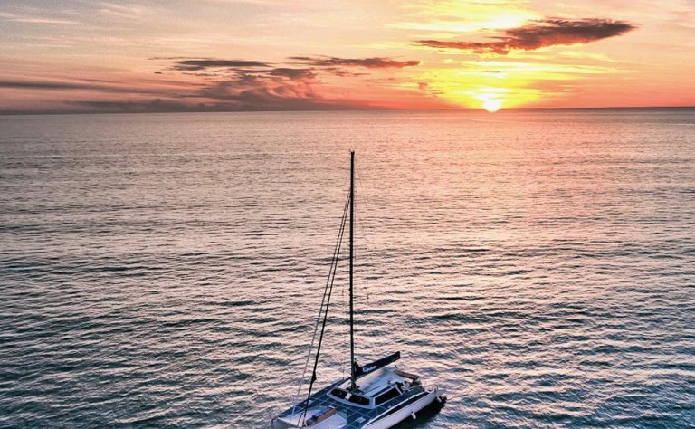 temptation sailing above hen 