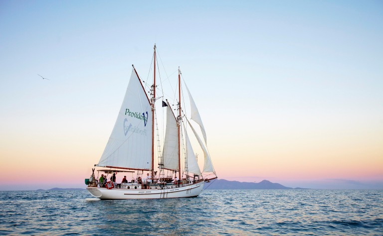 providence sailing boat hen v2