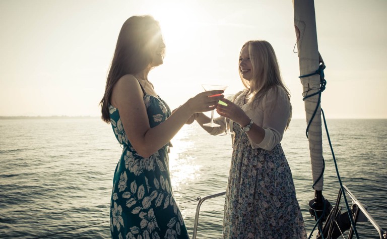 hen on boat with wine