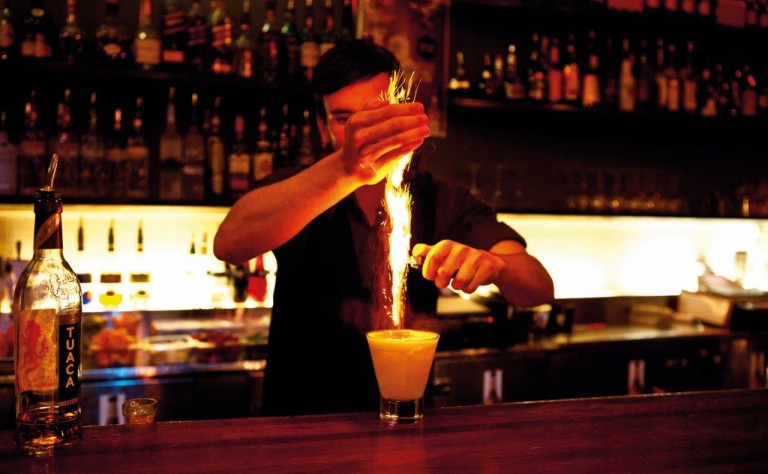 universal bar drinks hens v2