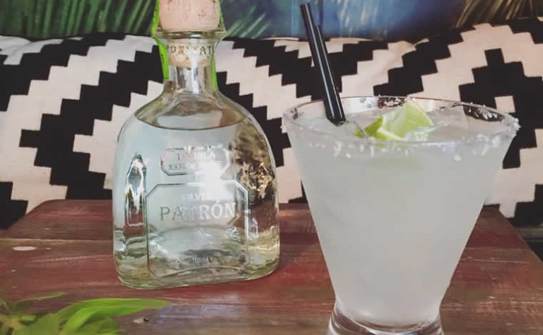 woodys surf shack drink hens v4